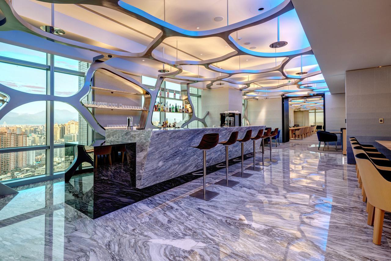 Silks Club Hotel Kaohsiung Exterior foto The bar at the 39th floor